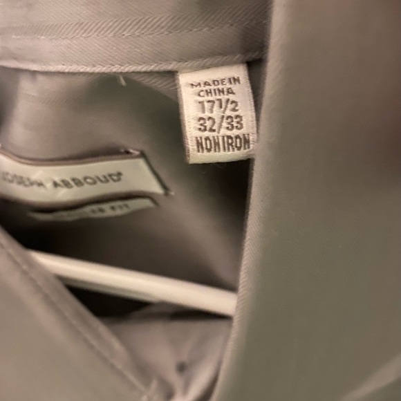 Men’s Joseph Abboud Grey Dress Shirt. - Picture 3 of 5
